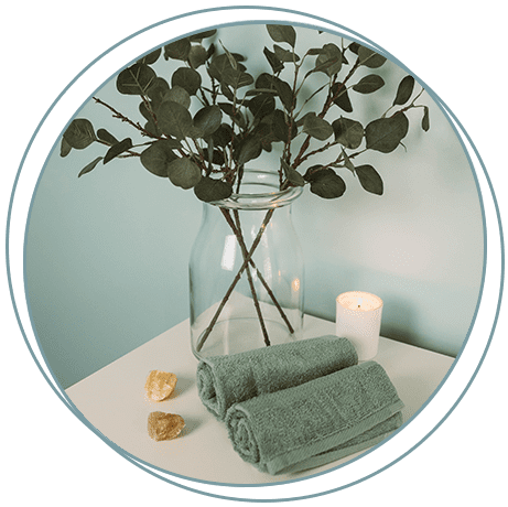 Massage table with candle towels and leaves